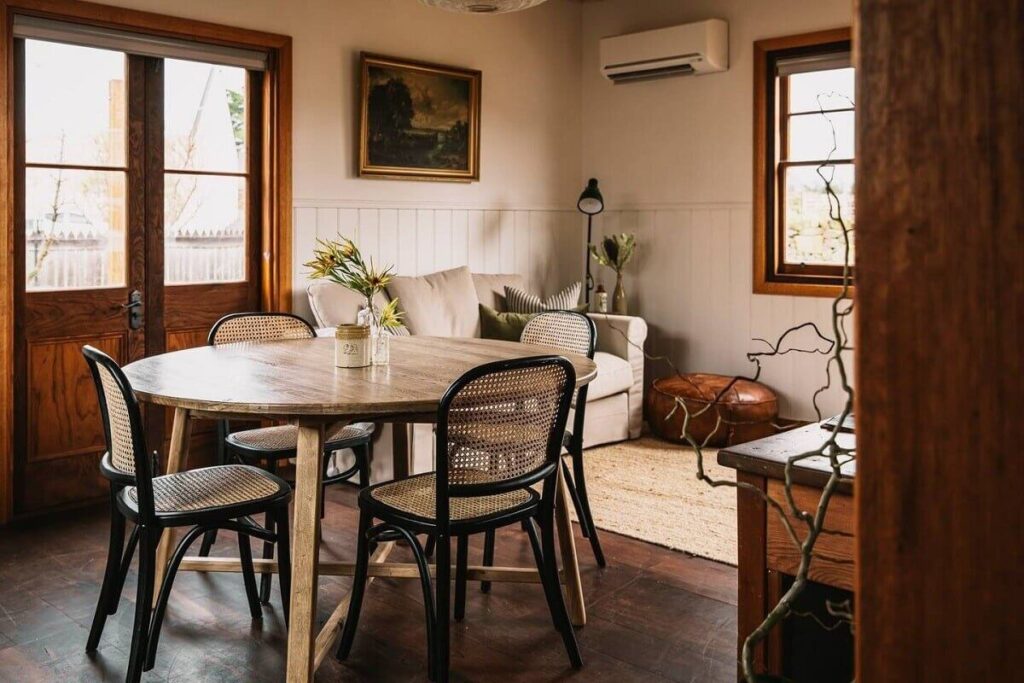 20 Stylish and Peaceful Holiday Cottages in Tasmania 28 10-oatlands-stylish-holiday-cottages-tasmania-nordroom