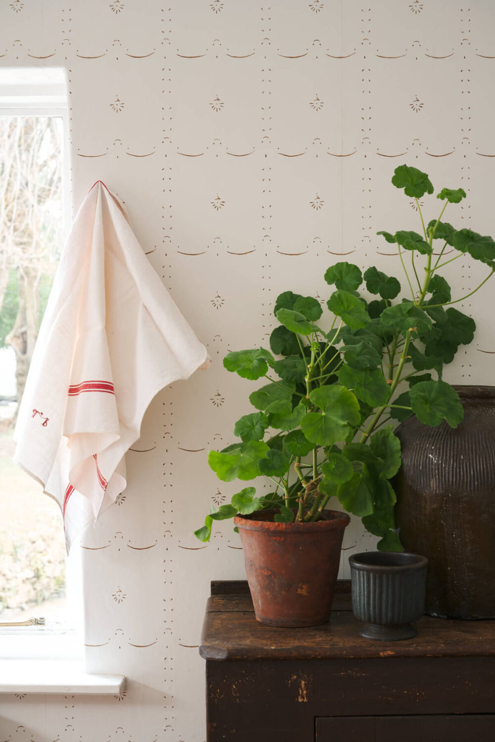 deVOL's Ditsy Delft Wallpaper: A Subtle Pattern Inspired by a Historic Design 13 14.GrandDitsyDelft Sepia deVOL LOW RES deVOL's Ditsy Delft Wallpaper: A Subtle Pattern Inspired by a Historic Design