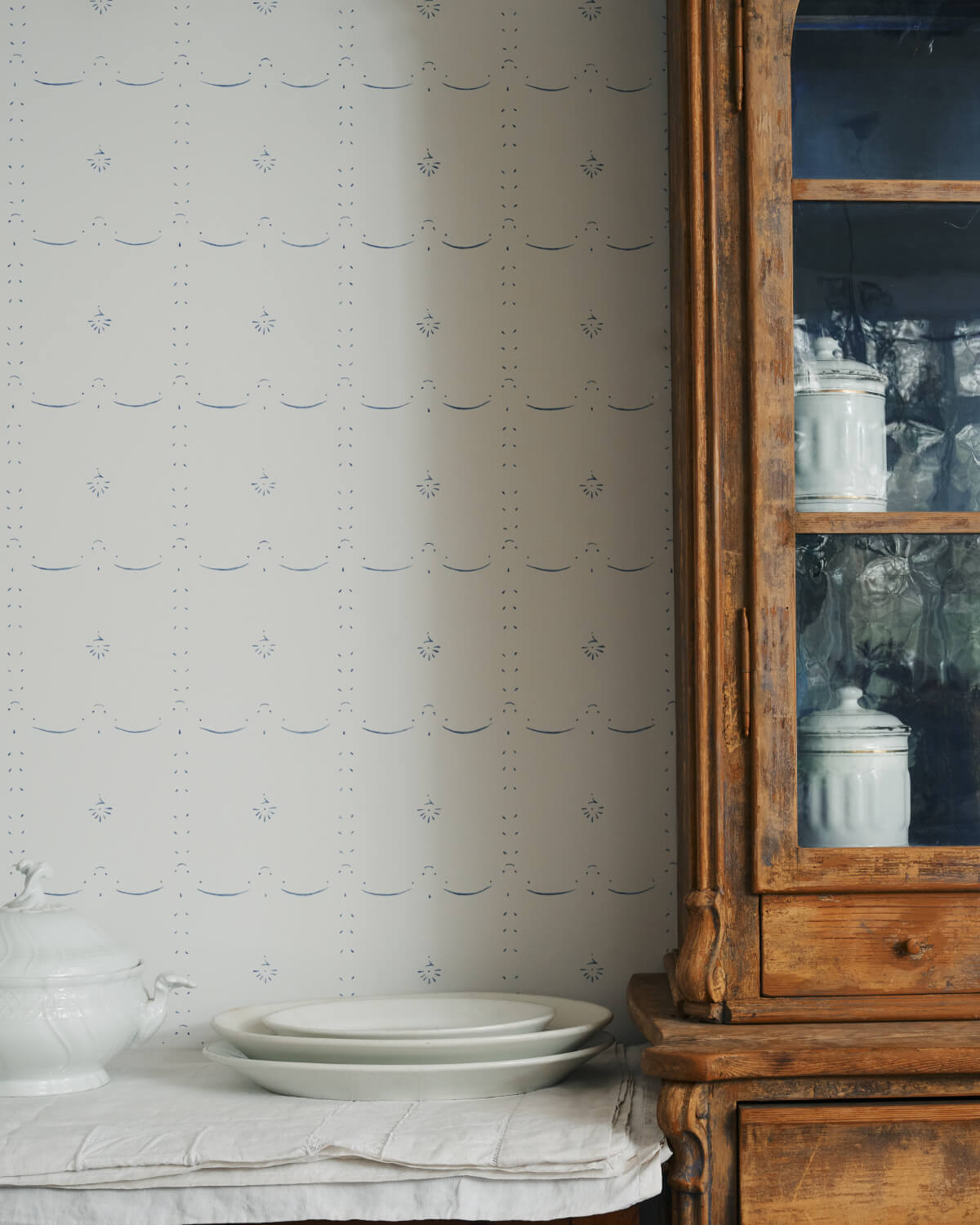 deVOL's Ditsy Delft Wallpaper: A Subtle Pattern Inspired by a Historic Design 12 17.PetiteDitsyDelft Blue deVOL LOW RES deVOL's Ditsy Delft Wallpaper: A Subtle Pattern Inspired by a Historic Design
