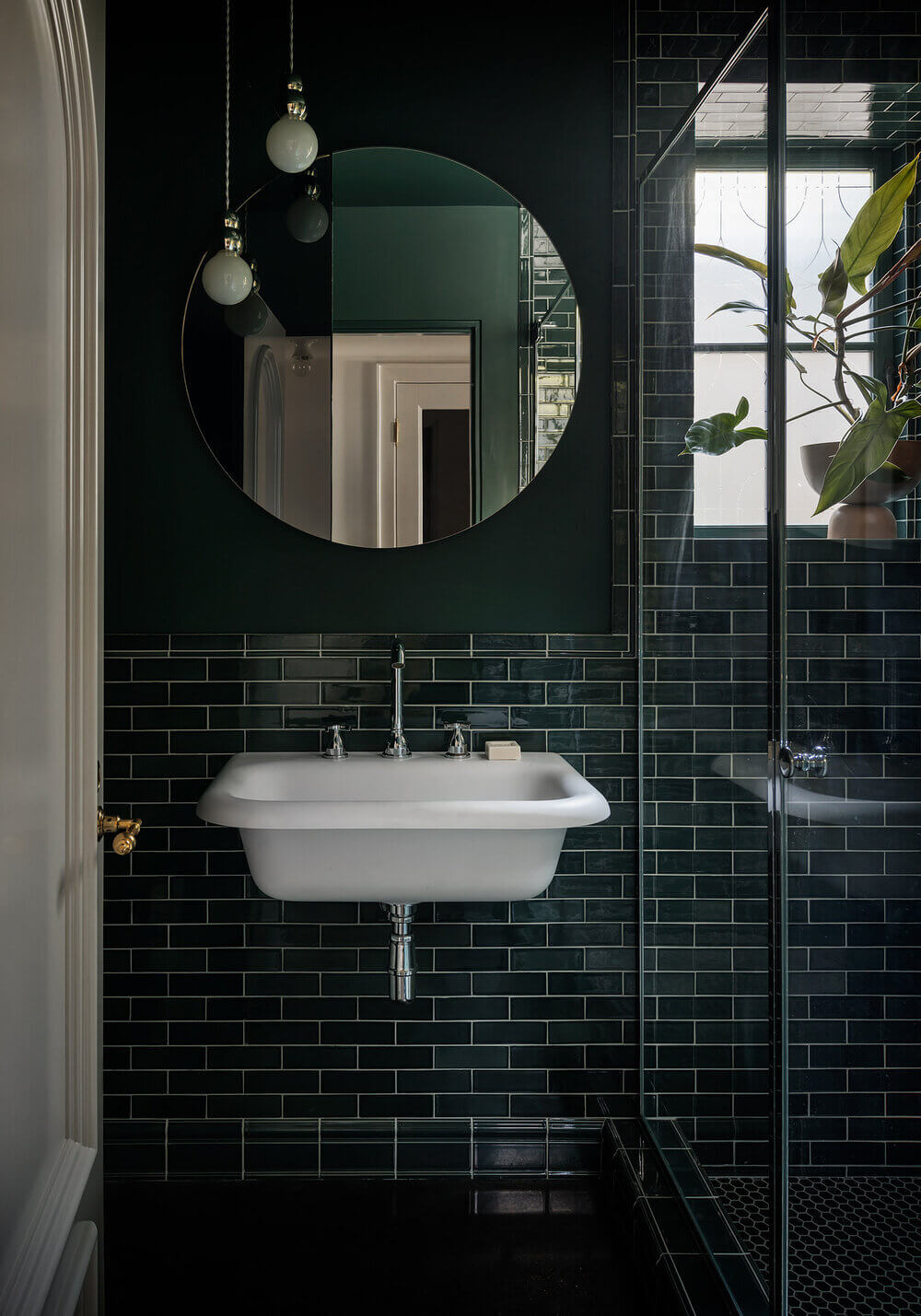 Moody, not Gloomy! Beautiful Dark Small Bathrooms 3 1920s portland home jessica helgerson nordroom15 Moody, not Gloomy! Beautiful Dark Small Bathrooms