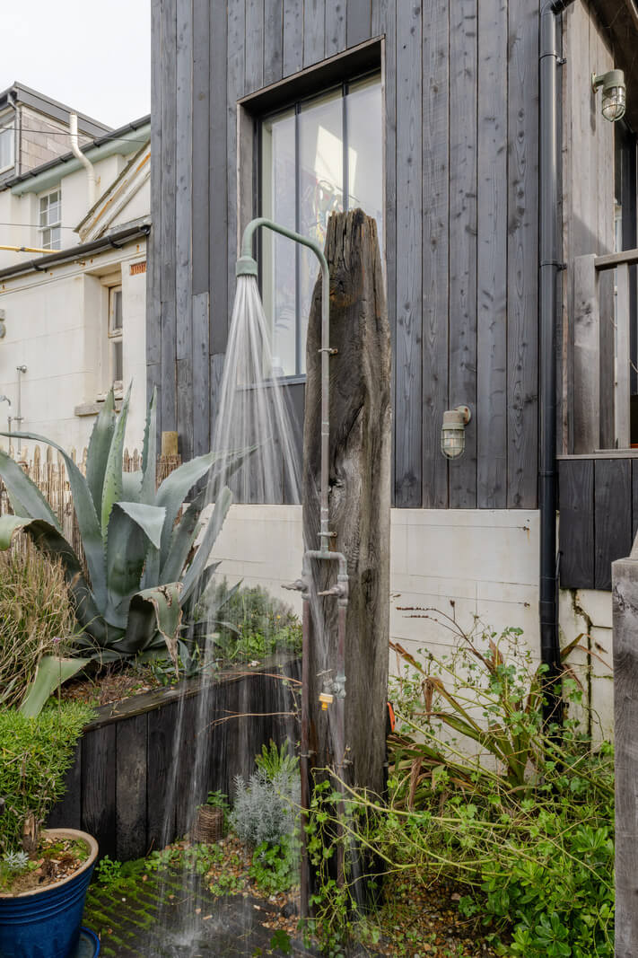 A Renovated Former Coastguard Cottage with Nautical Touches 19 a0OP6000004fnldMAA N32 webres A Renovated Former Coastguard Cottage with Nautical Touches