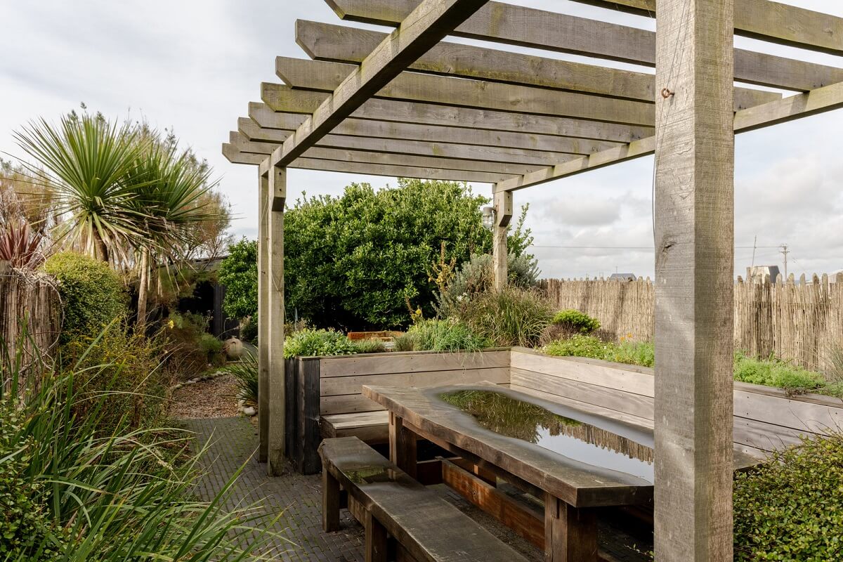 A Renovated Former Coastguard Cottage with Nautical Touches 21 a0OP6000004fnldMAA N33 webres A Renovated Former Coastguard Cottage with Nautical Touches