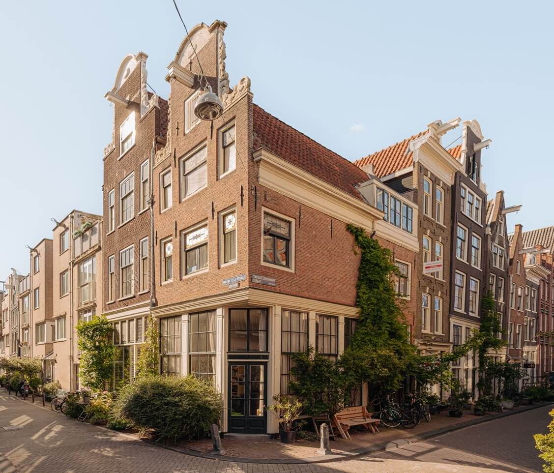 A Charming Amsterdam Townhouse with a Cozy Roof Terrace 21 amsterhouse townhouse