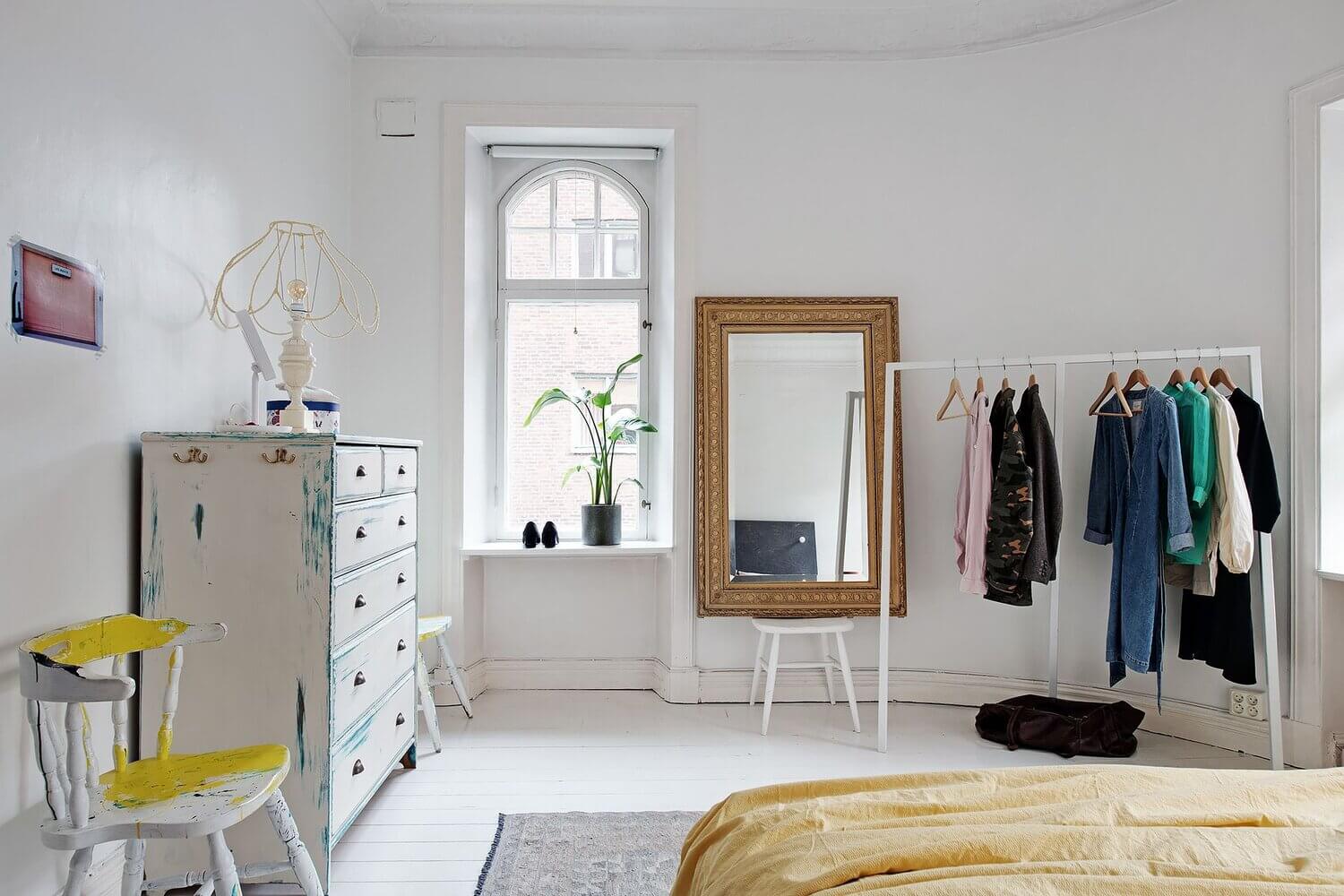 A Scandinavian Apartment Decorated with Bright Pops of Color 16 AScandinavianApartmentDecoratedwithBrightPopsofColor TheNordroom13 A Scandinavian Apartment Decorated with Bright Pops of Color