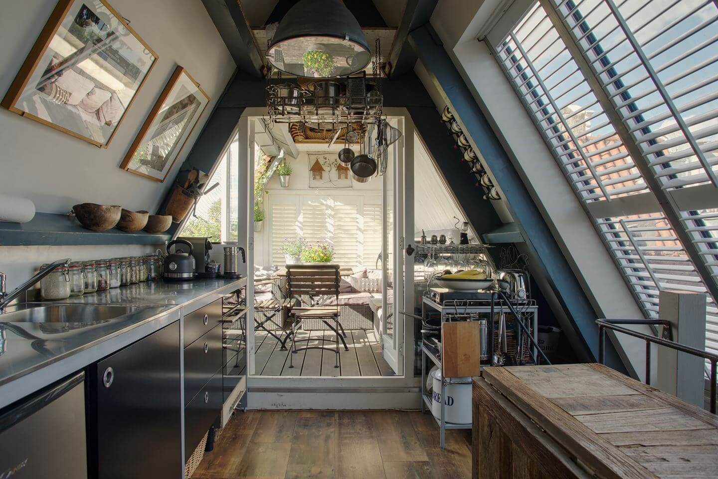 A Charming Amsterdam Townhouse with a Cozy Roof Terrace 18 attic room with kitchen and roof terrace