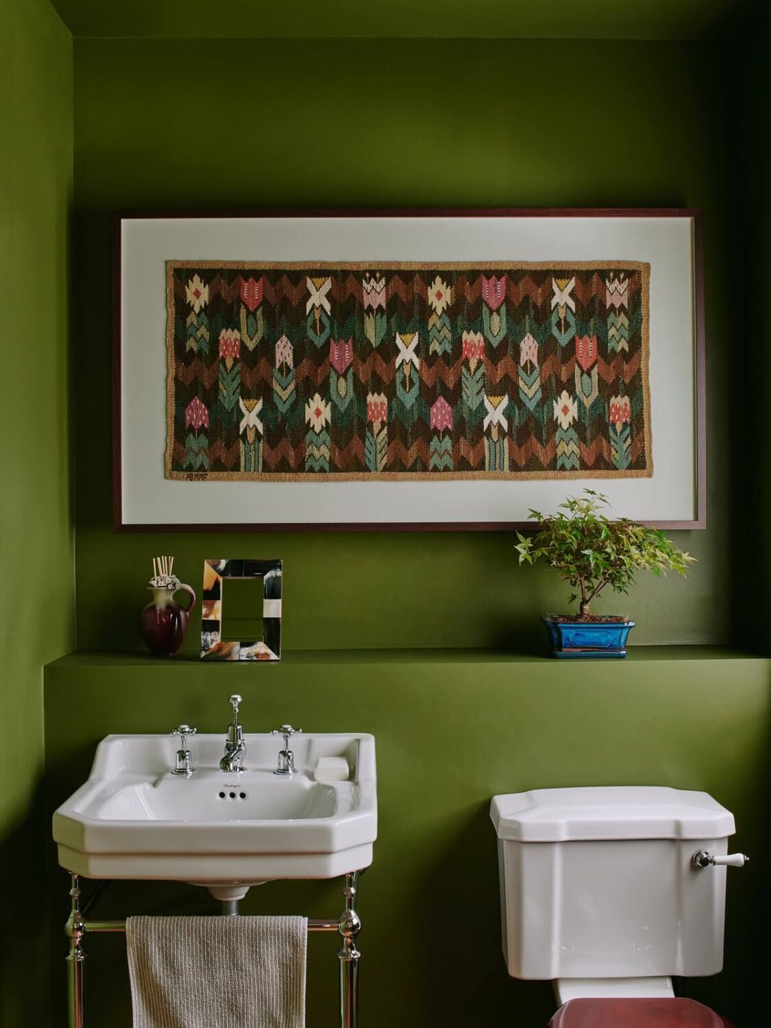 40+ Colorful Bathrooms That Will Spruce Up Your Home 26 bancha-farrow-and-ball-bathroom-nordroom