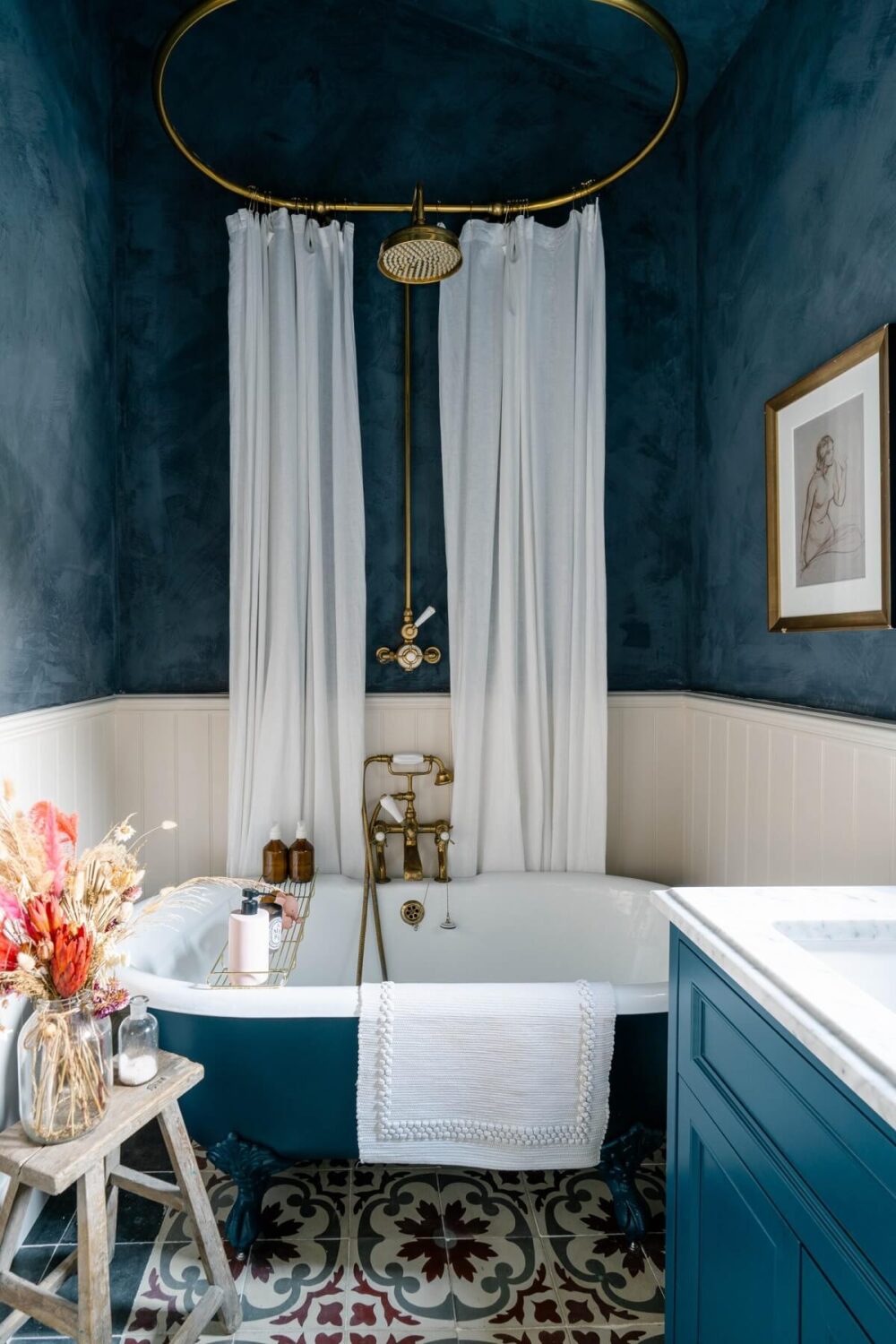40+ Colorful Bathrooms That Will Spruce Up Your Home 13 bathroom-blue-clawfoot-bath-nightshade-bauwerk-wall-color-nordroom