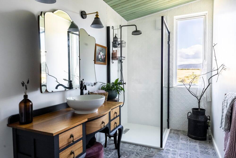 20 Stylish and Peaceful Holiday Cottages in Tasmania 7 bathroom crooked chimney 20 Stylish and Peaceful Holiday Cottages in Tasmania