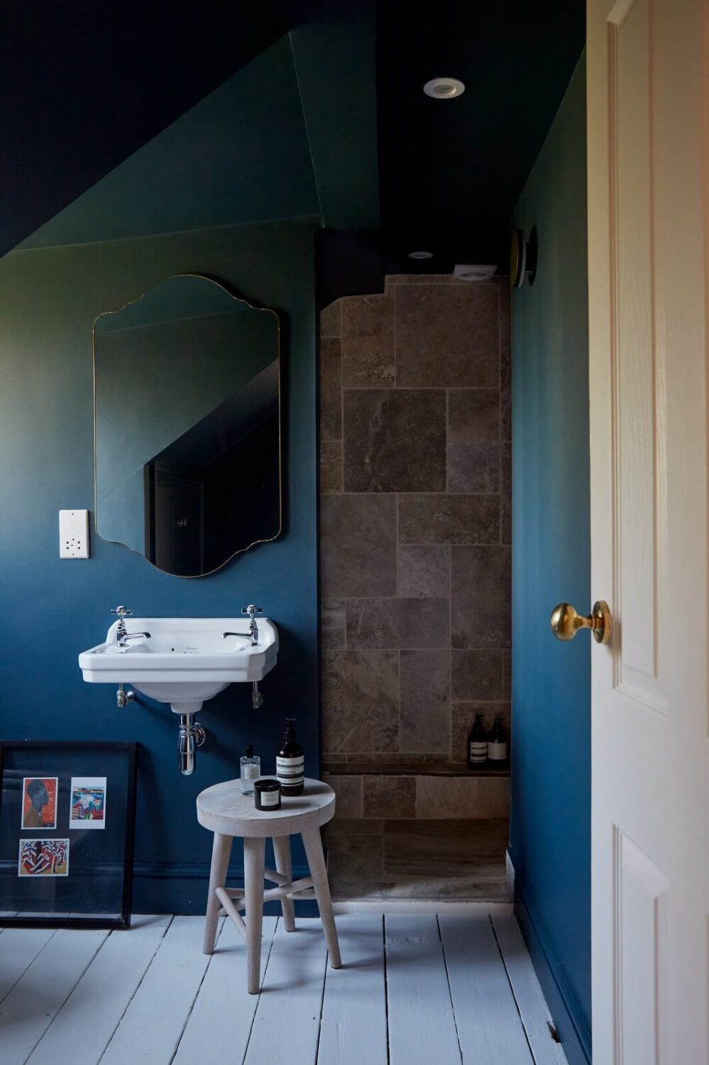 A Light-Filled Maisonette Home in London 14 bathroom-dark-blue-walls-nordroom