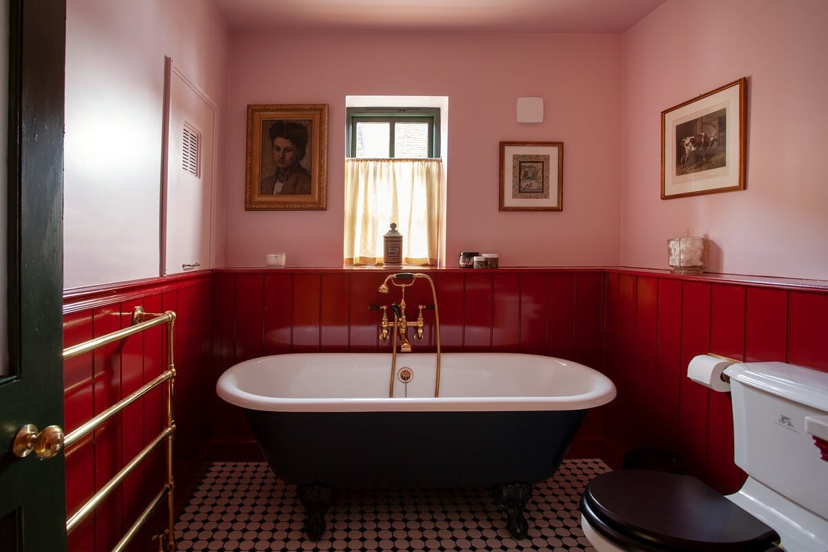 40+ Colorful Bathrooms That Will Spruce Up Your Home 28 bathroom-pink-walls-hot-pink-woodwork-black-bath-nordroom