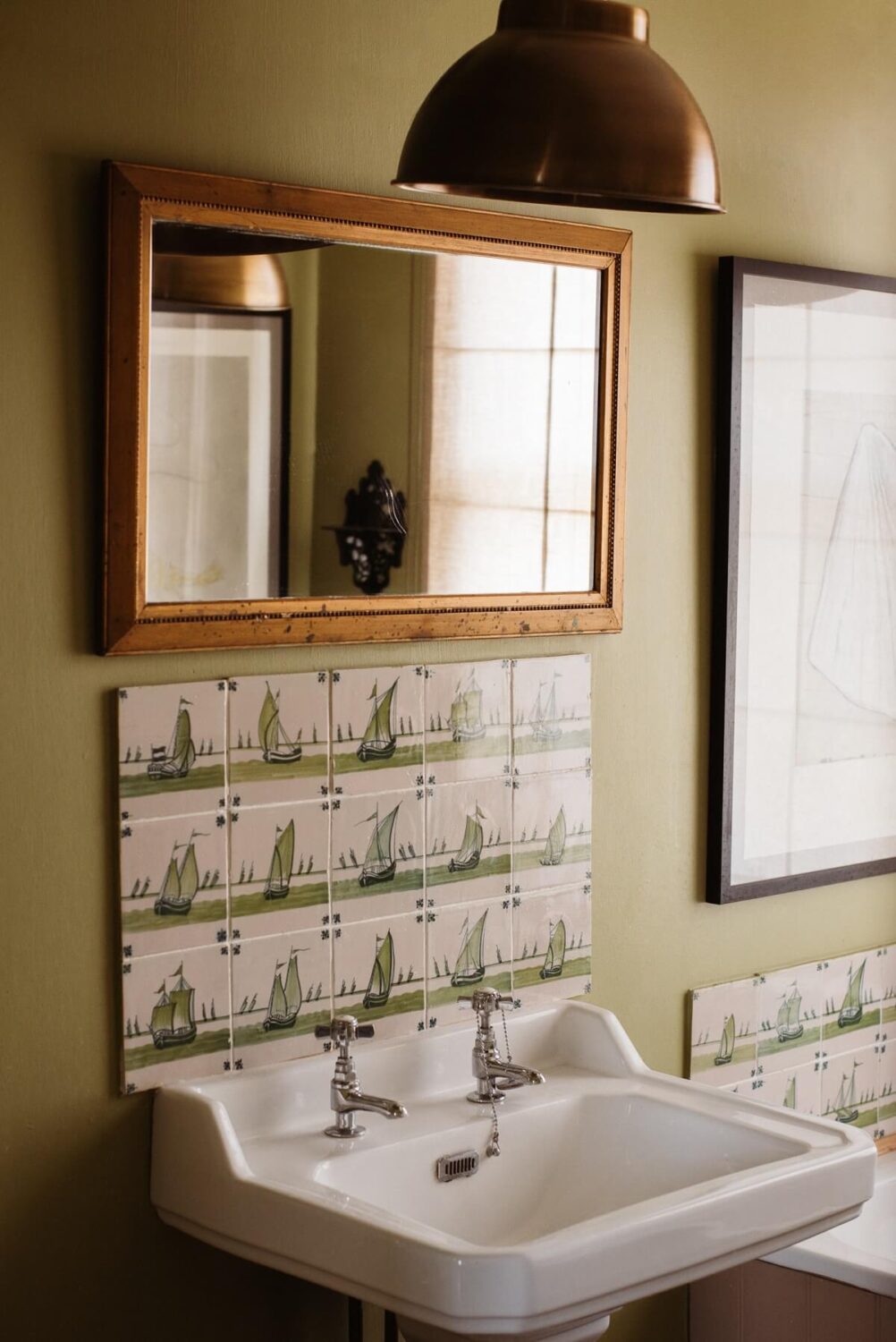 A Cozy Victorian House with Warm Color Accents 15 bathroom-tiles-nordroom