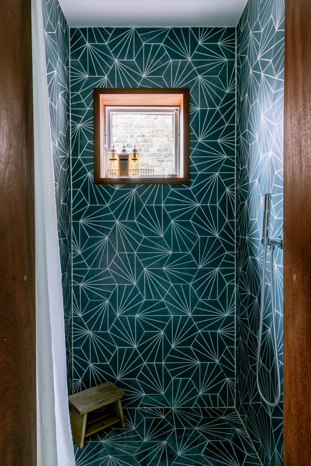 40+ Colorful Bathrooms That Will Spruce Up Your Home 41 bathroom with green geometric tiles