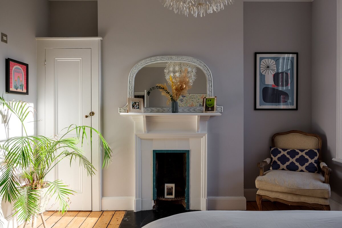 bedroom-light-gray-walls-white-fireplace-nordroom