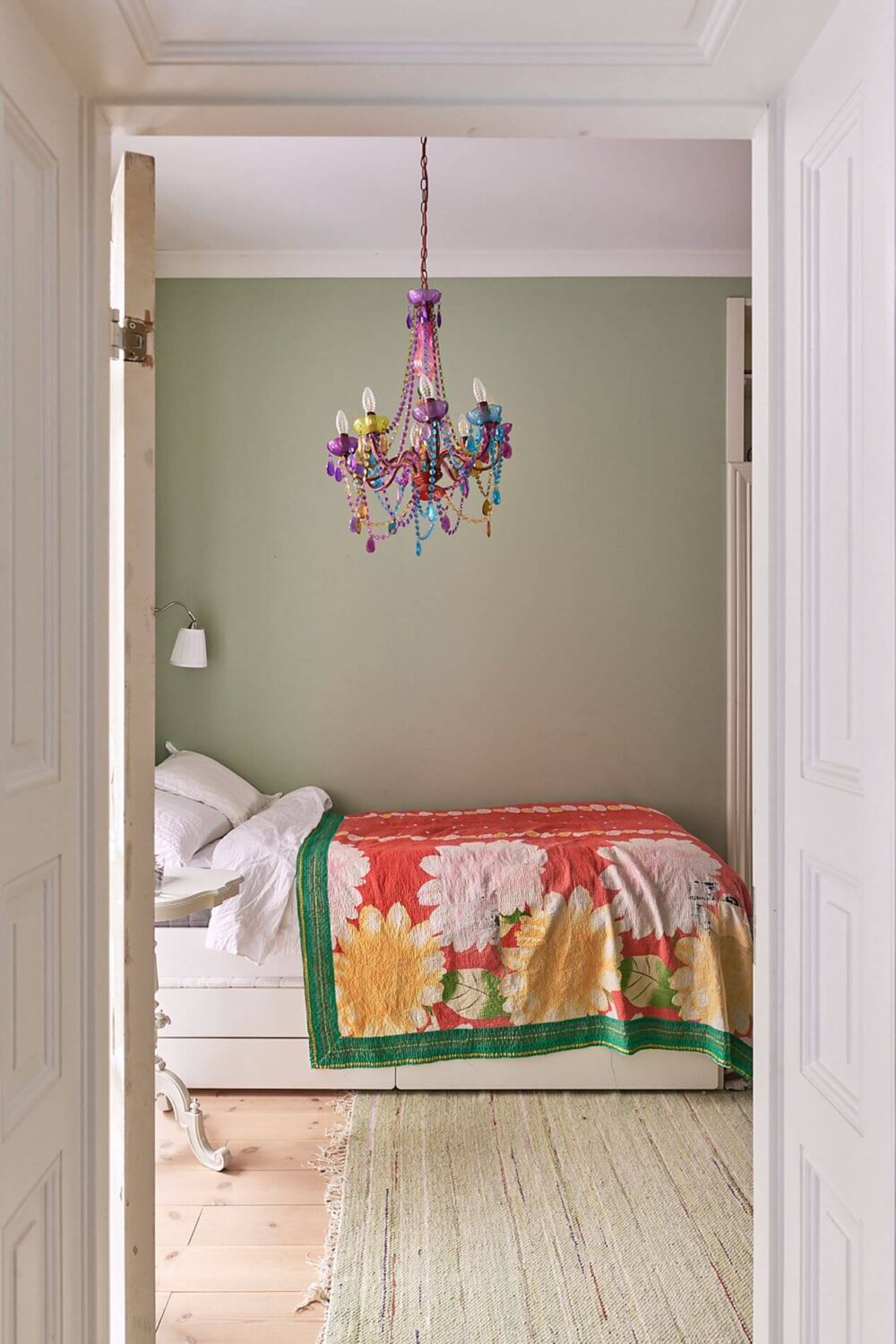 bedroom-olive-green-walls