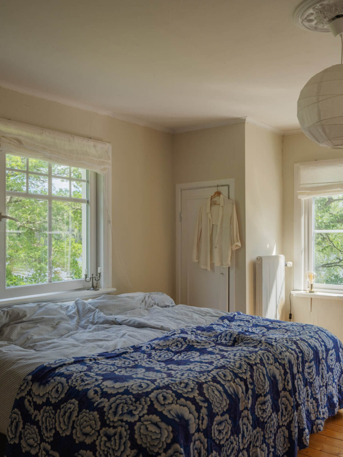 A 1930s Lakeside Country House with a Private Beach 26 beige bedroom