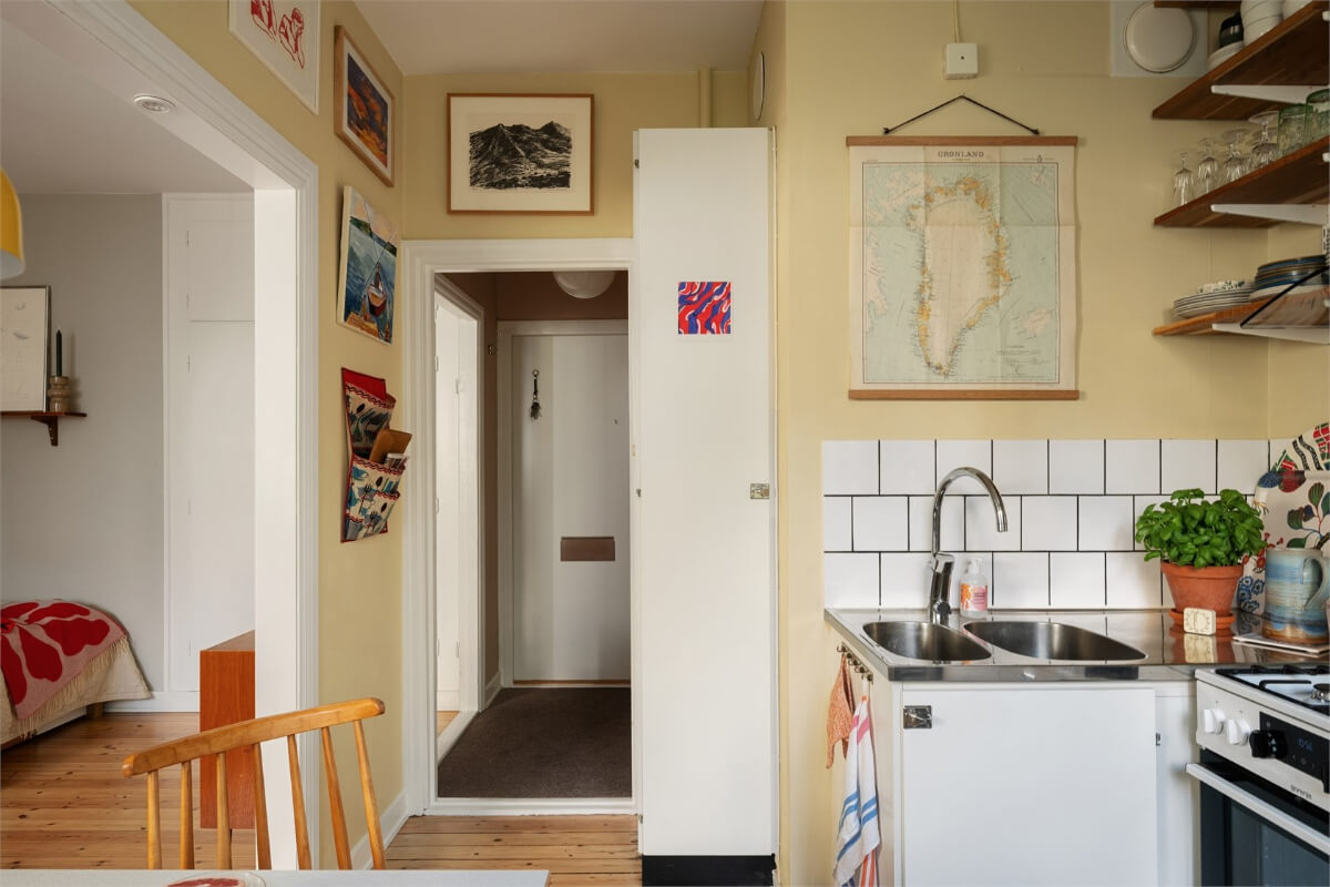 Midcentury Design and Colorful Decor in a Charming Studio Apartment 18 beige midcentury kitchen