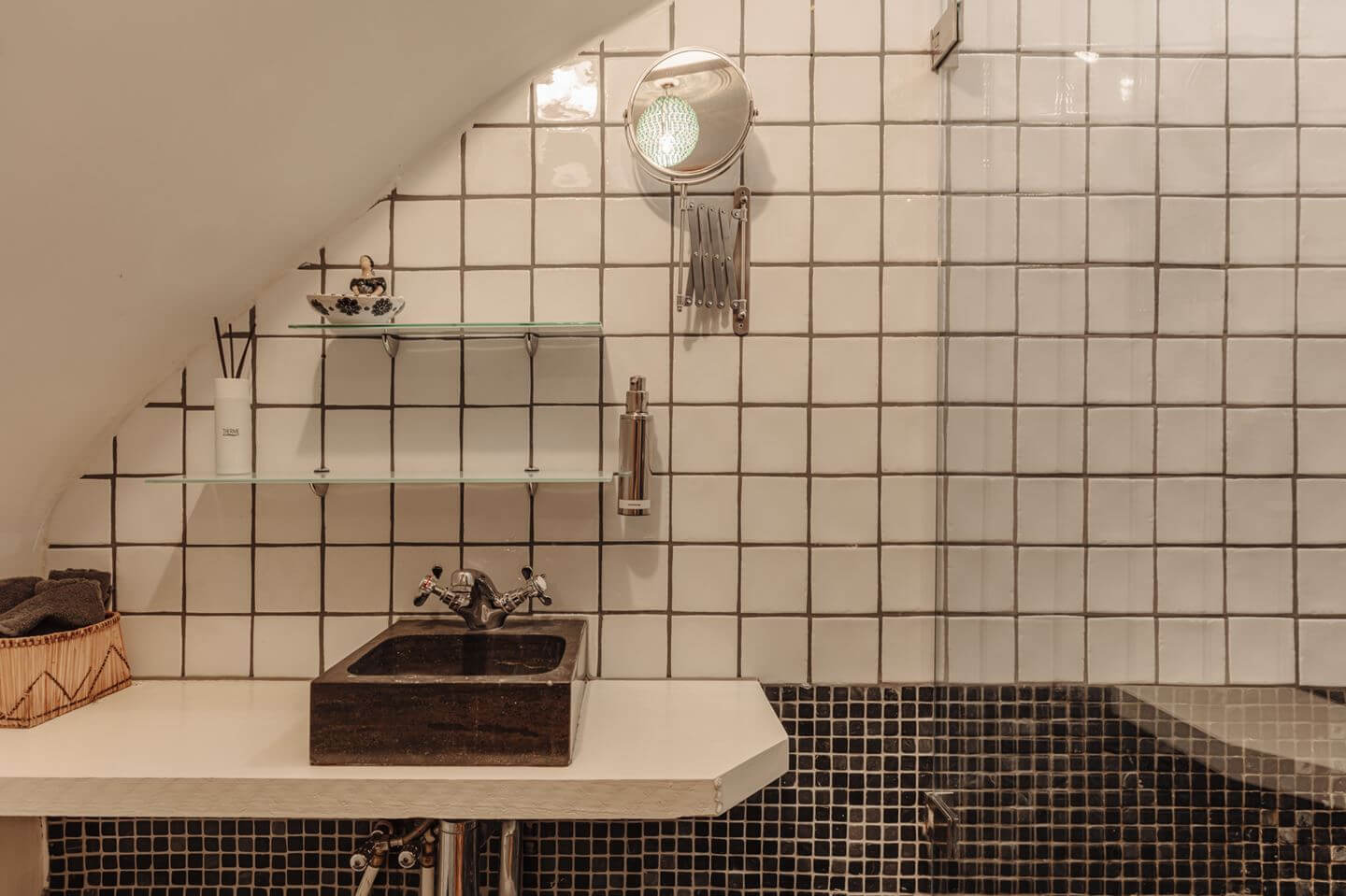 A Charming Amsterdam Townhouse with a Cozy Roof Terrace 17 black and white bathroom