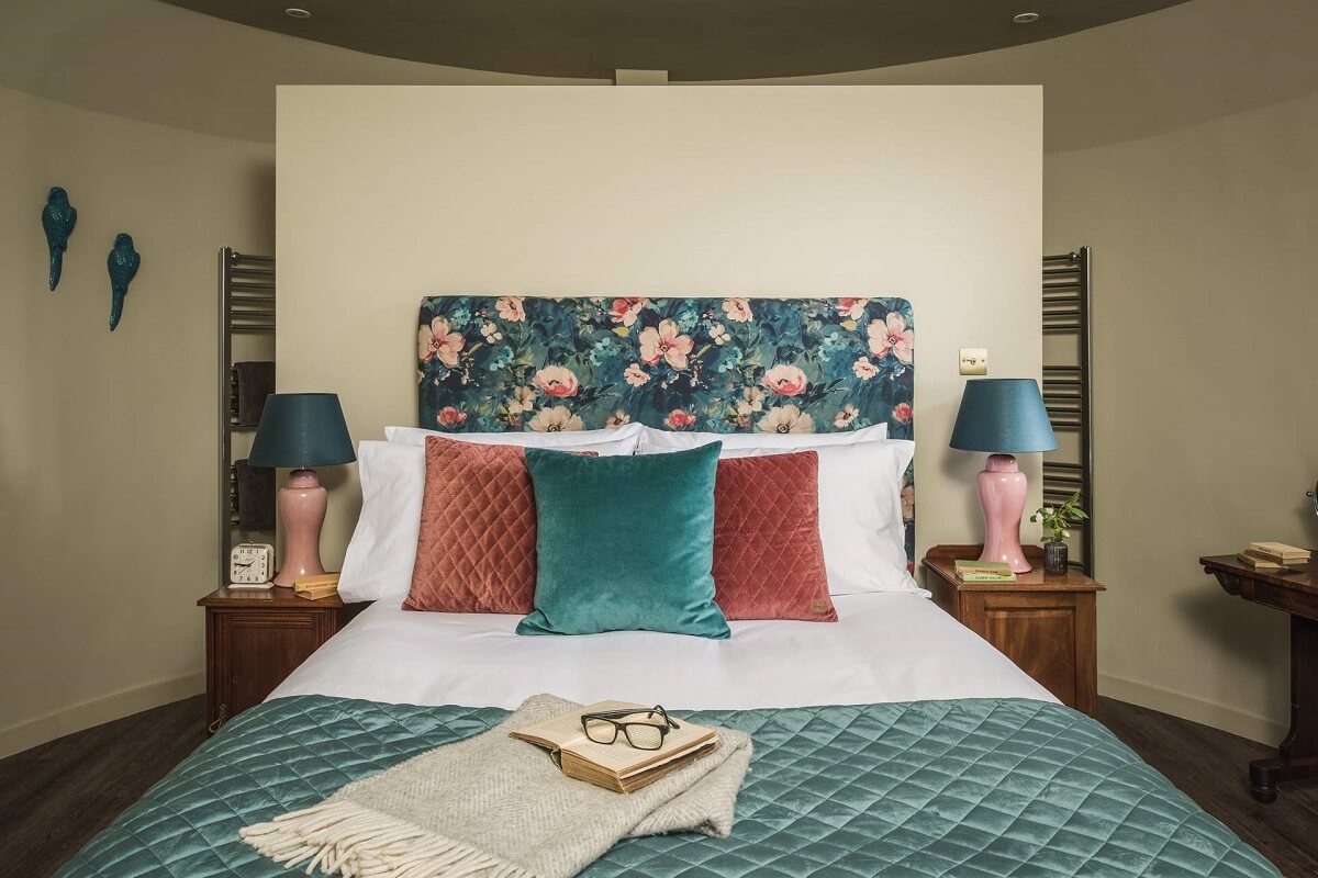 blue pink bedroom en suite bathroom GREAT BUDDS OAST