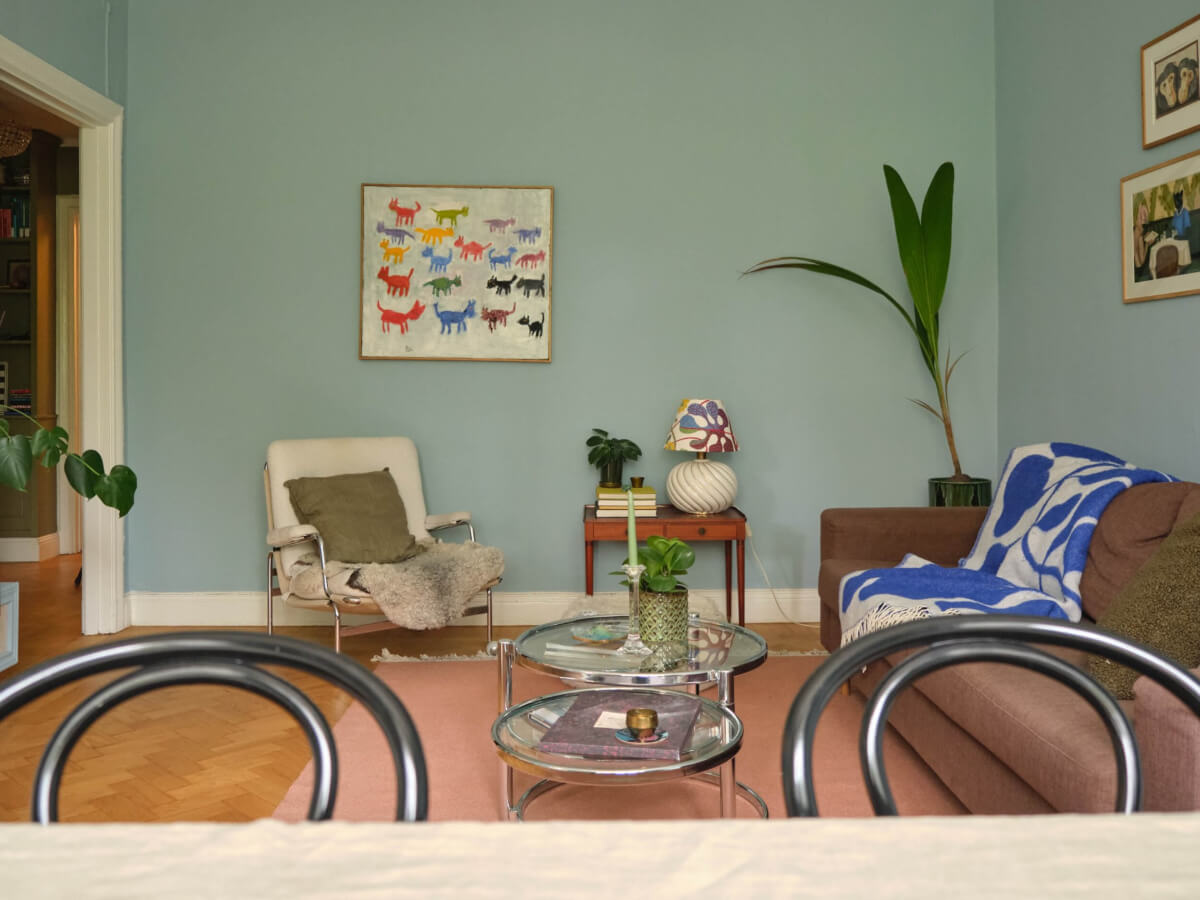 A Beautiful Color Palette and Historic Elements in a Stockholm Apartment 8 blue sitting room