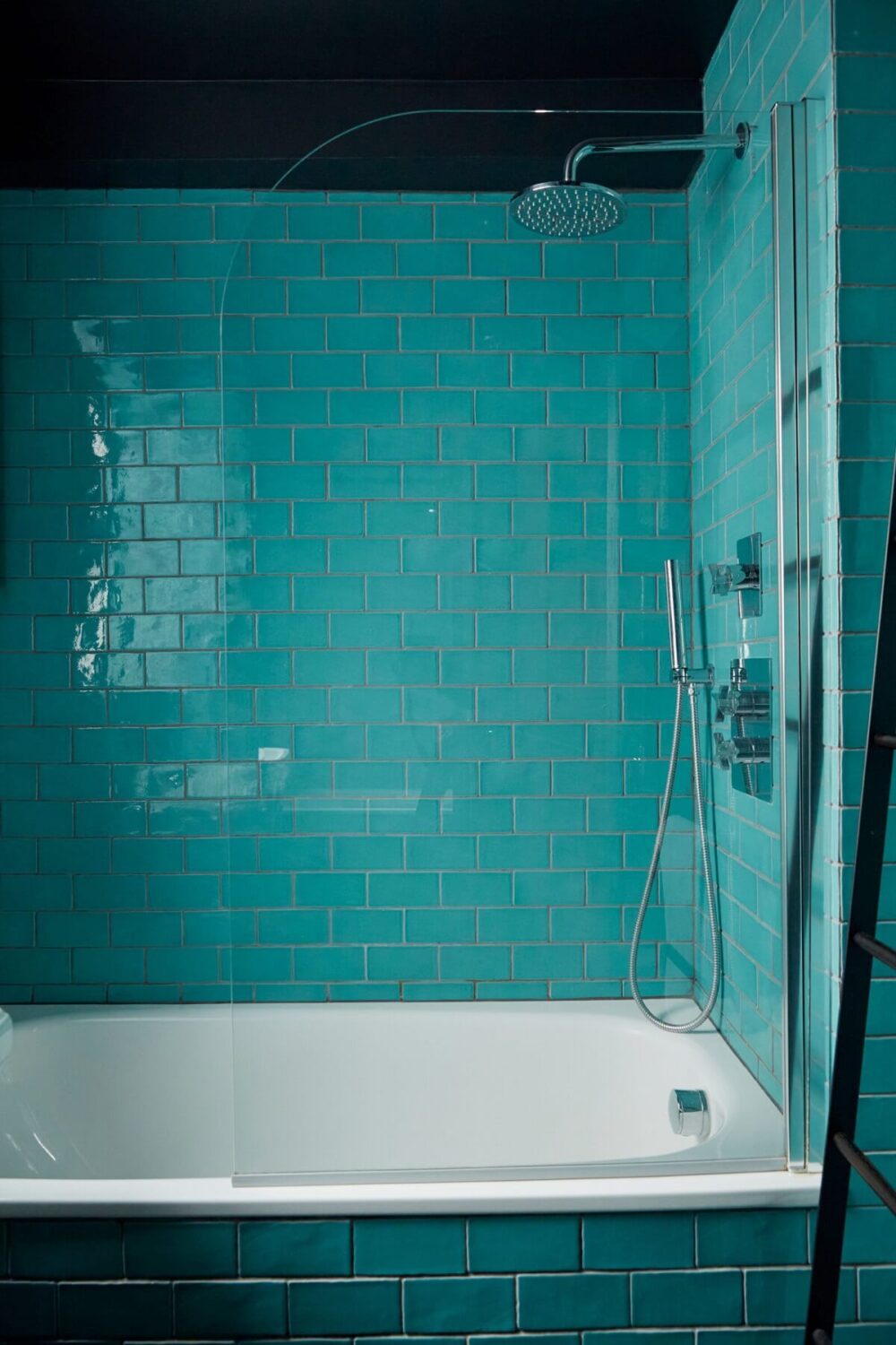 40+ Colorful Bathrooms That Will Spruce Up Your Home 11 blue-tiles-black-ceiling-moroccan-style-bathroom-nordroom