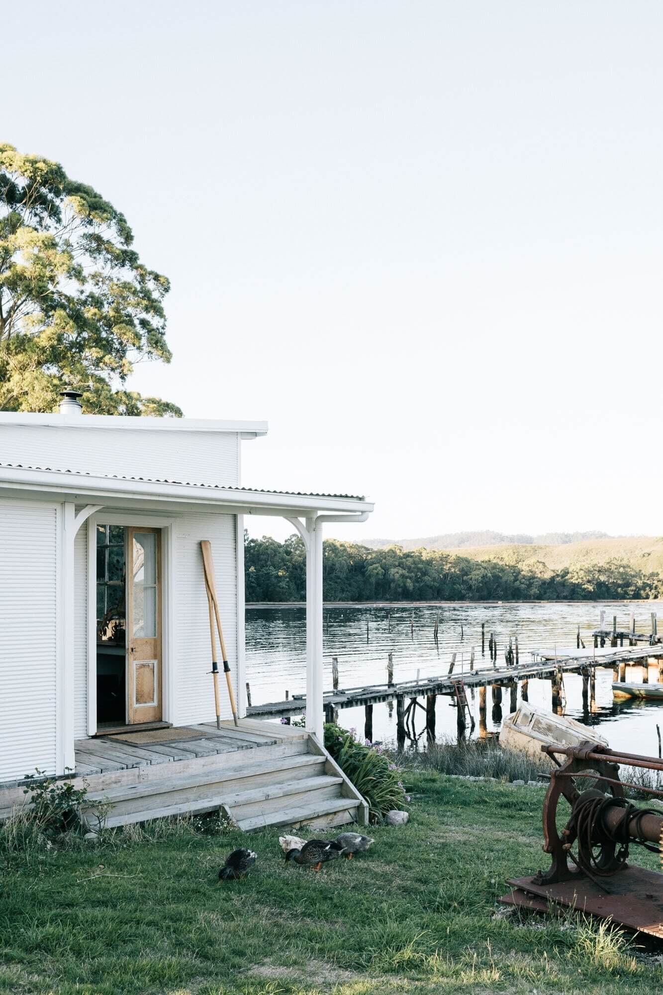 20 Stylish and Peaceful Holiday Cottages in Tasmania 3 captains-rest-vintage-airbnb-cottage-tasmania-nordroom
