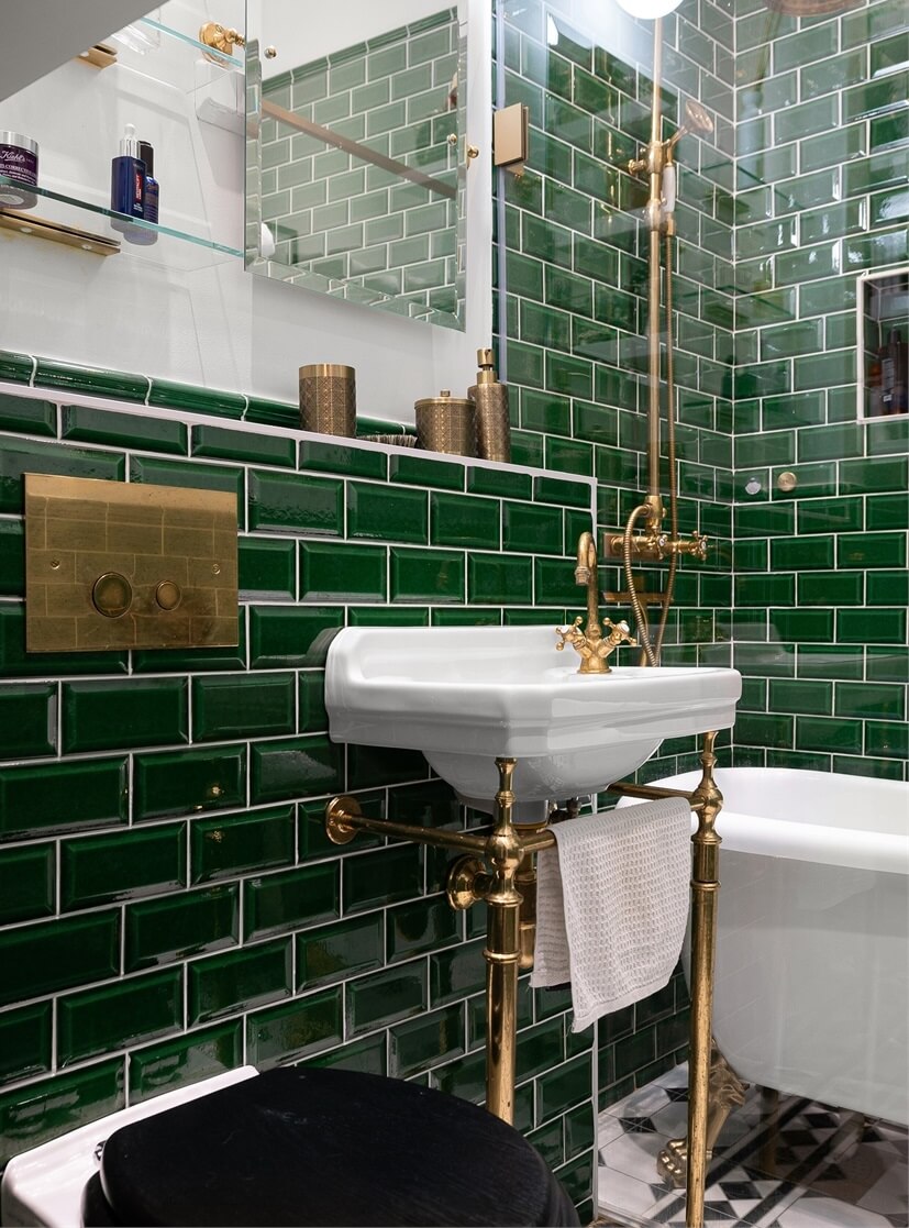 40+ Colorful Bathrooms That Will Spruce Up Your Home 2 classic bathroom with green tiles