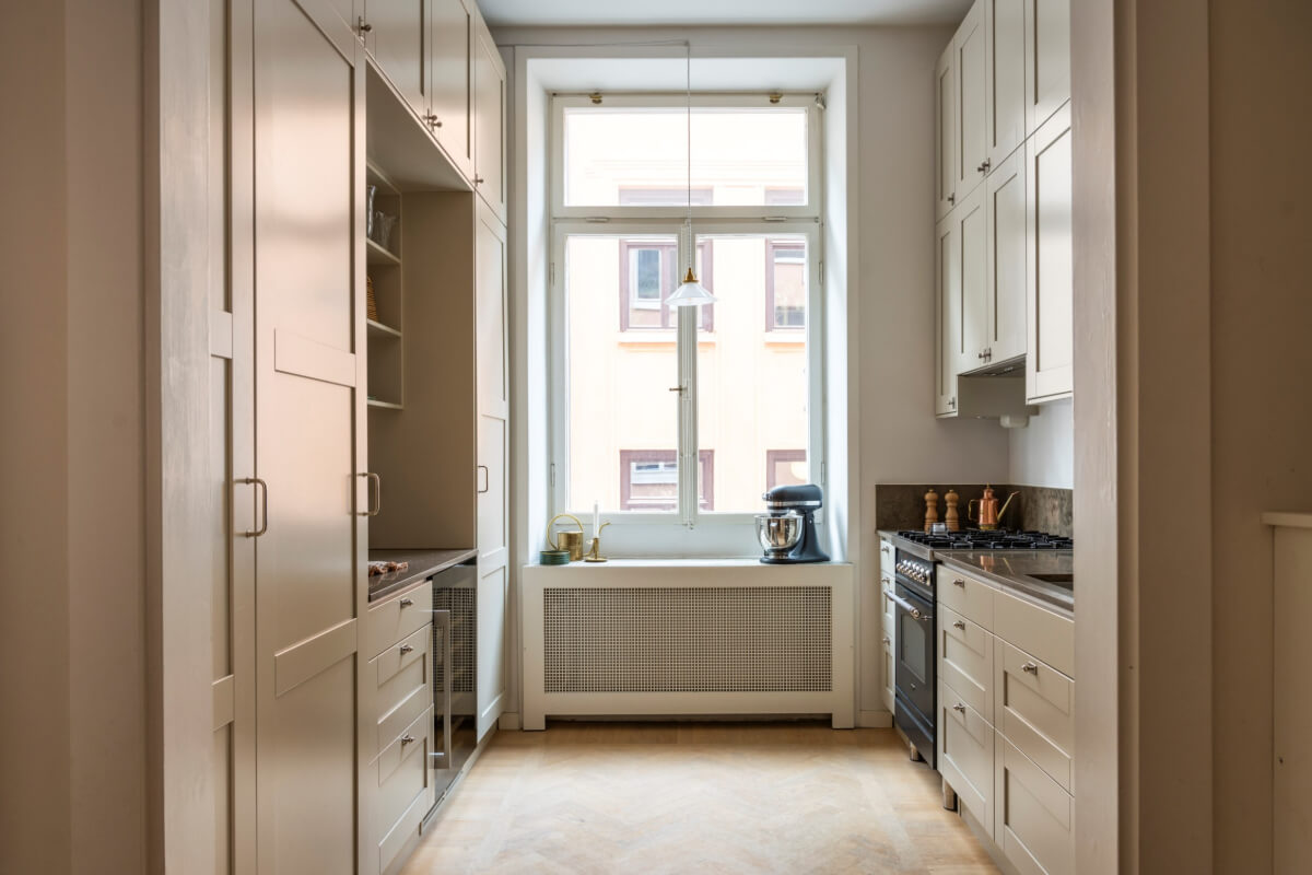 A Late 19th-Century Apartment with a Pink Bedroom 8 classic beige kitchen