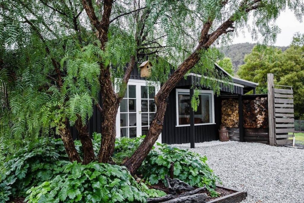 20 Stylish and Peaceful Holiday Cottages in Tasmania 45 cloud-river-farm-stylish-holiday-cottages-tasmania-nordroom