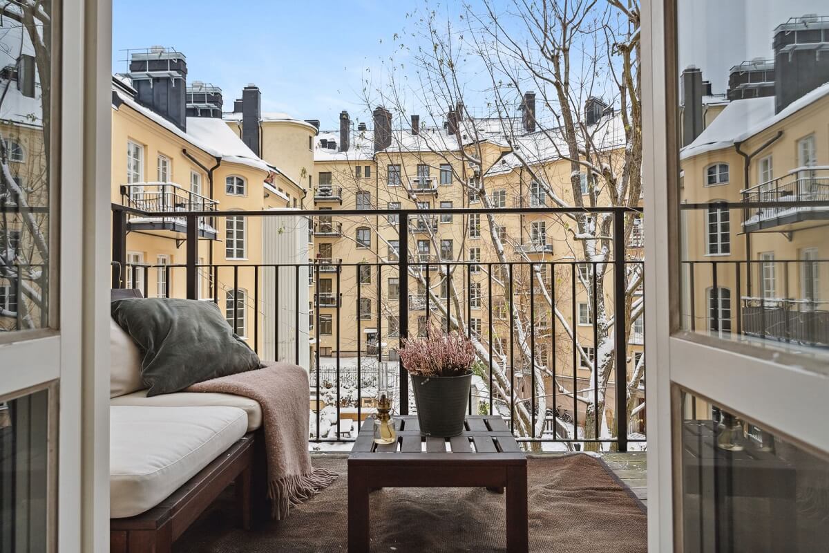 A Swedish Apartment with a Lovely Kitchen 16 courtyard-balcony