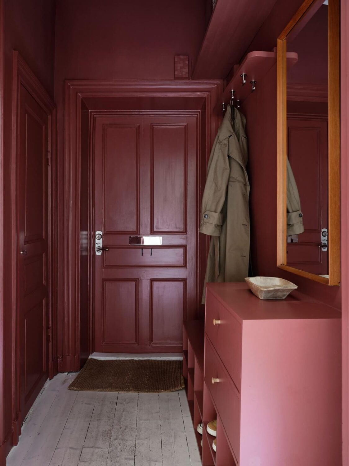 Trend Alert: 36x Color-Drenched Rooms 14 dark-red-hallway-nordic-home-nordroom