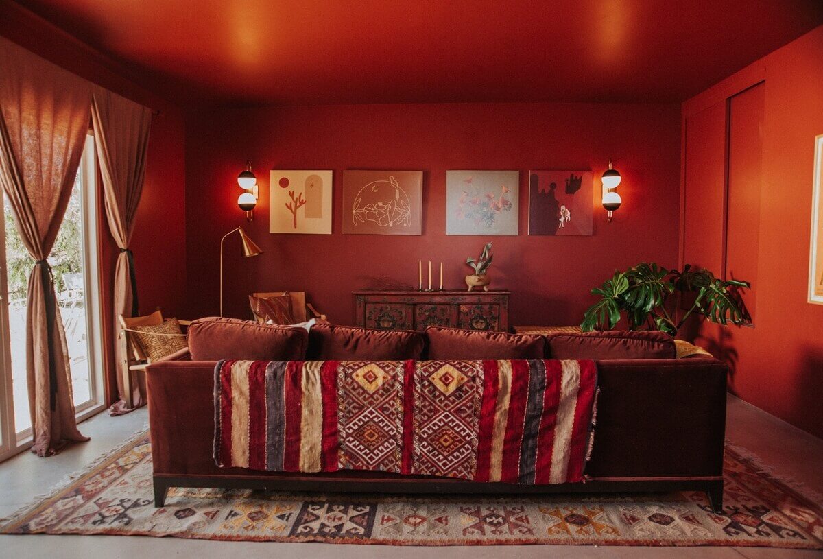 Trend Alert: 36x Color-Drenched Rooms 36 deep-red-sitting-room-painted-ceiling-nordroom