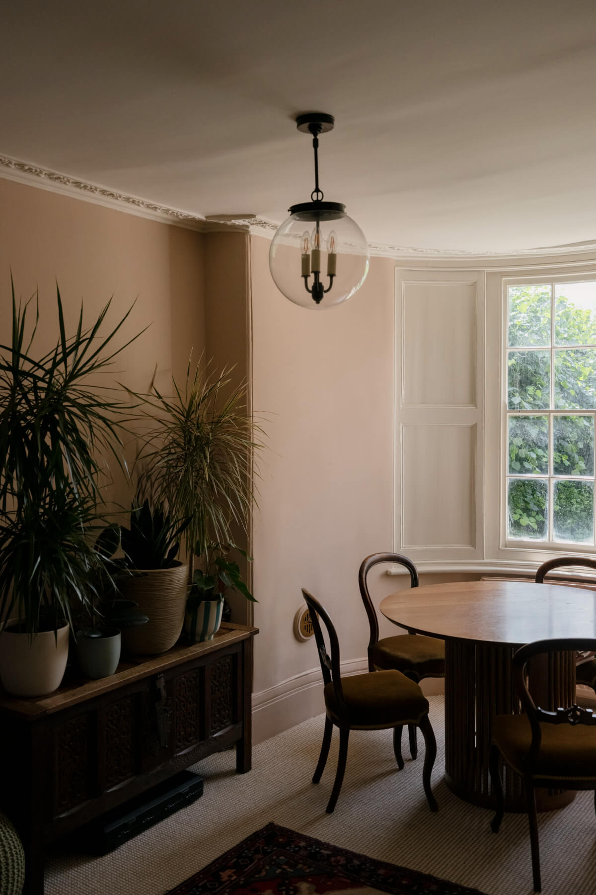 dining room soft pink walls bay window