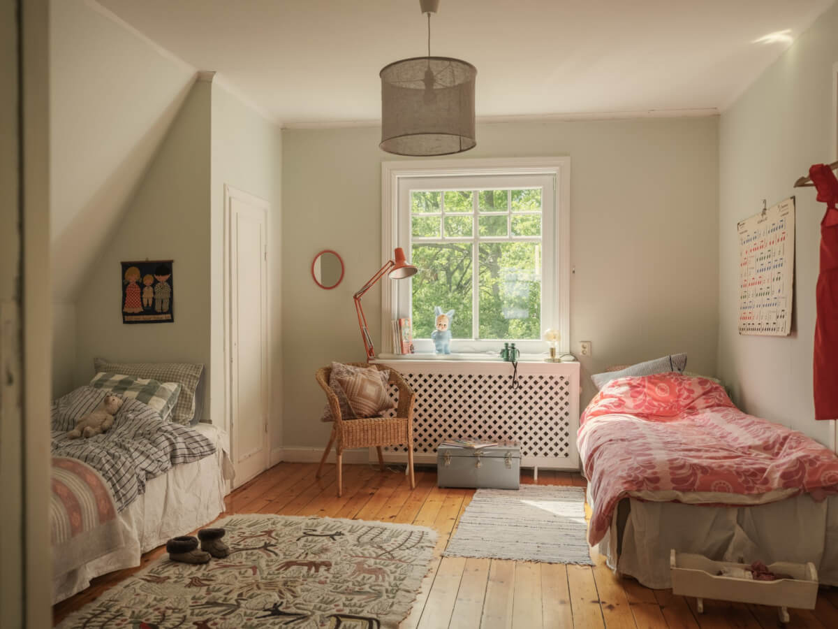 A 1930s Lakeside Country House with a Private Beach 29 double kids bedroom