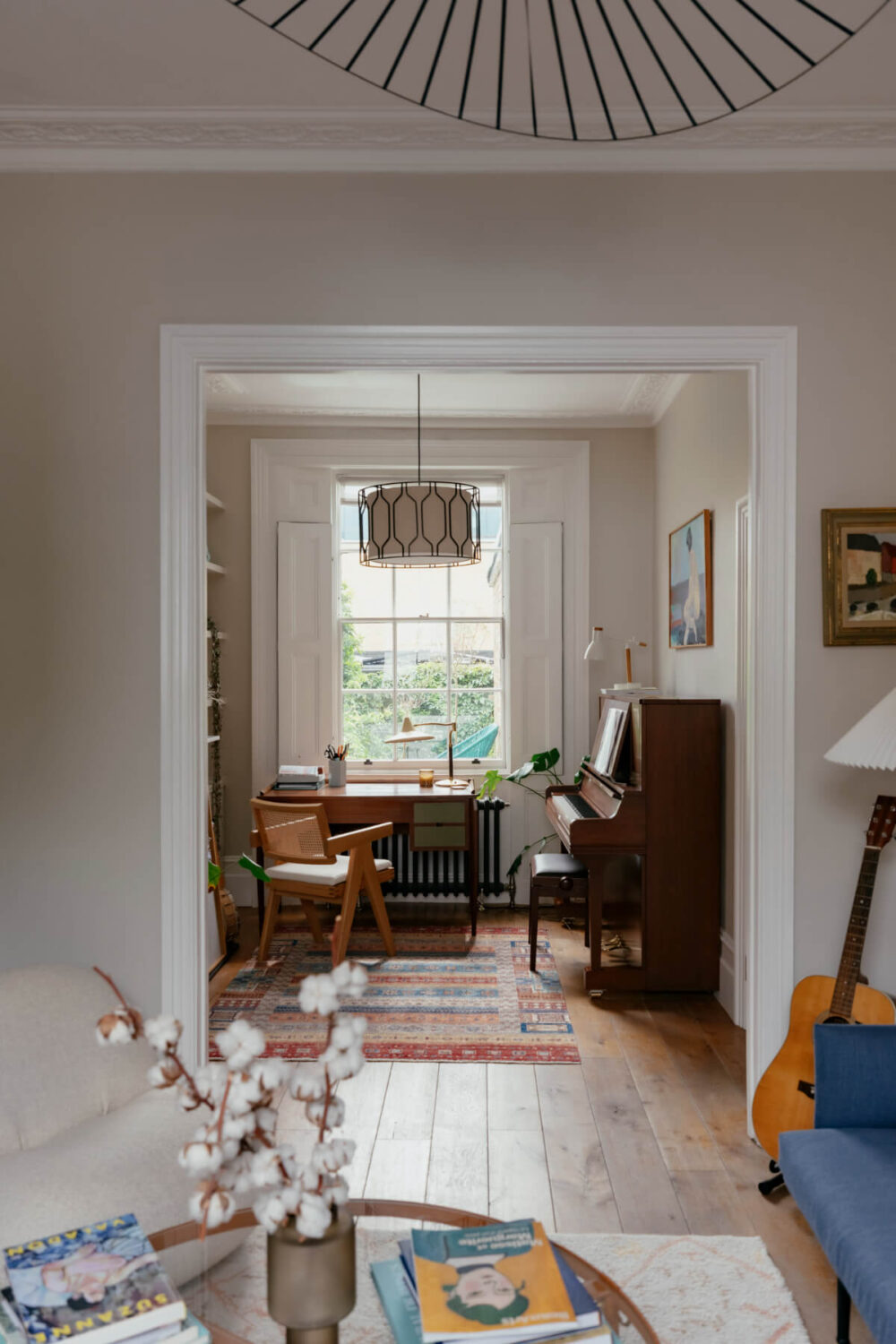 A Renovated Victorian Townhouse with a Small Split-Level Garden 4 double living space large windosws