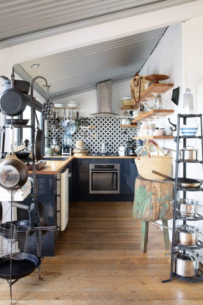 20 Stylish and Peaceful Holiday Cottages in Tasmania 35 driftwood-cabin-sarah-glover-holiday-cottages-tasmania-nordroom