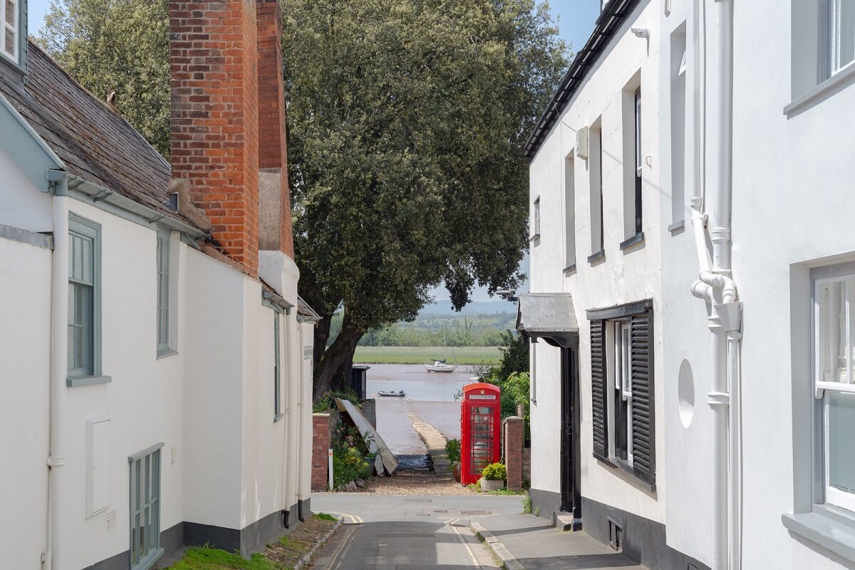 A Charming 400-Year-Old Cottage in England 23 english street A Charming 400-Year-Old Cottage in England