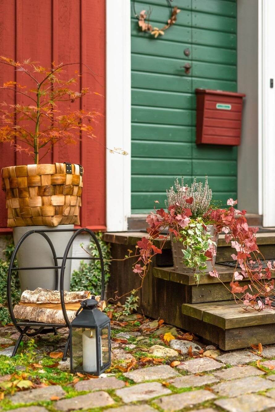 entry detail red wooden swedish house