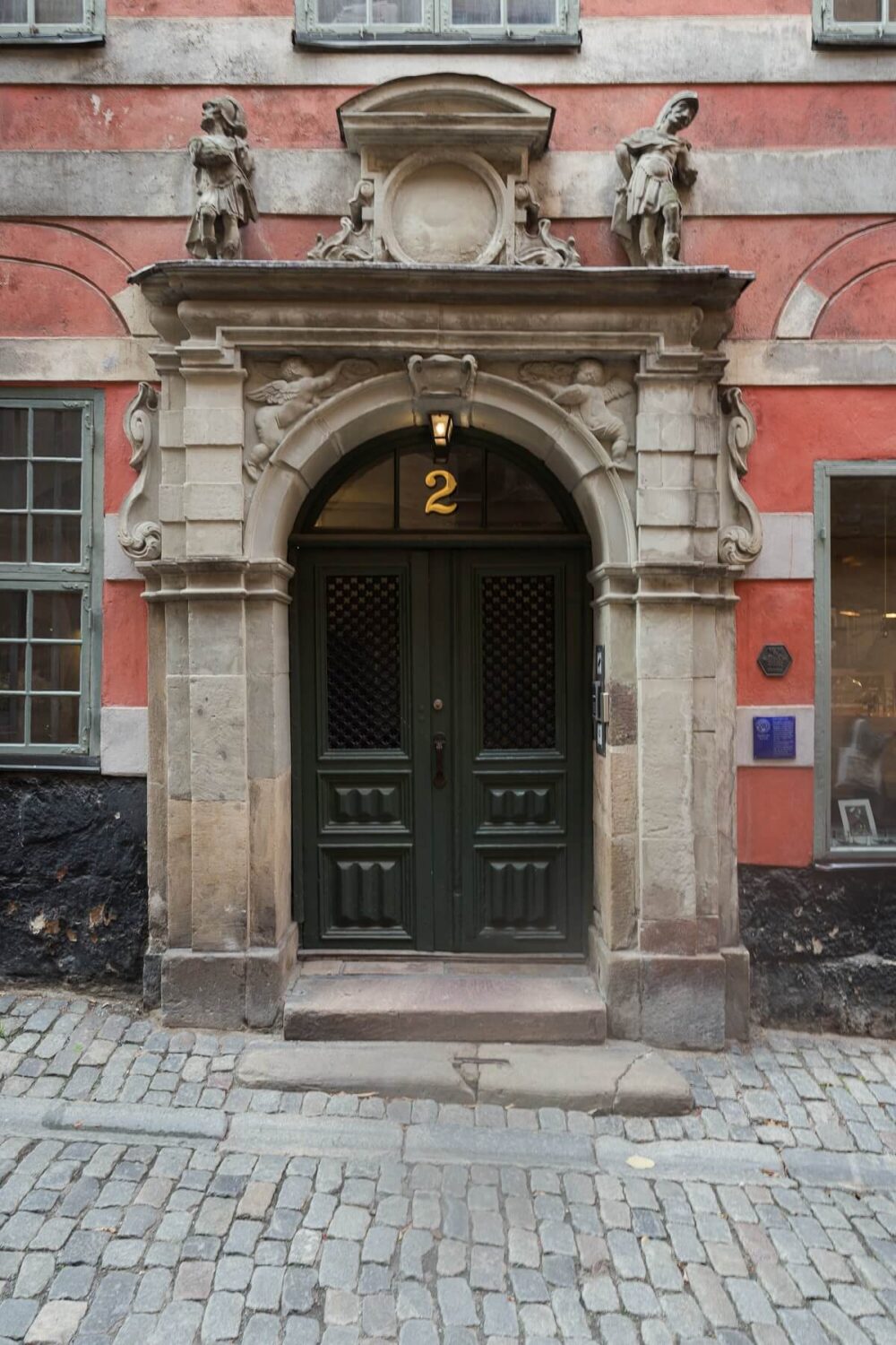 A Stylish Penthouse Apartment with Exposed Beams 36 entry penthouse gamla stan