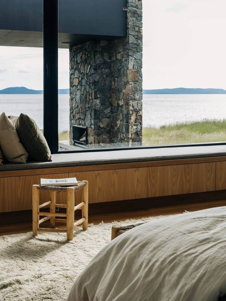 20 Stylish and Peaceful Holiday Cottages in Tasmania 60 eton-beach-house-stylish-holiday-cottages-tasmania-nordroom