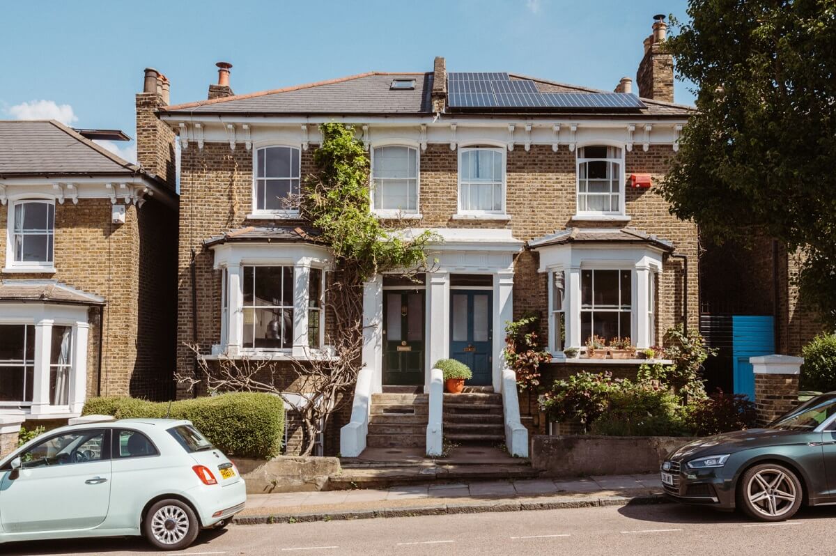 A Cozy Victorian House with Warm Color Accents 22 exerior-london-house