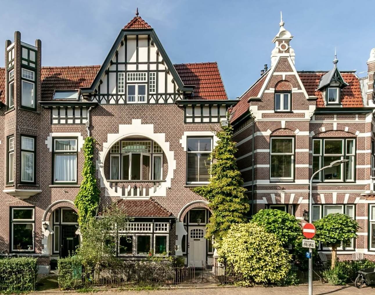 exterior dutch townhouse