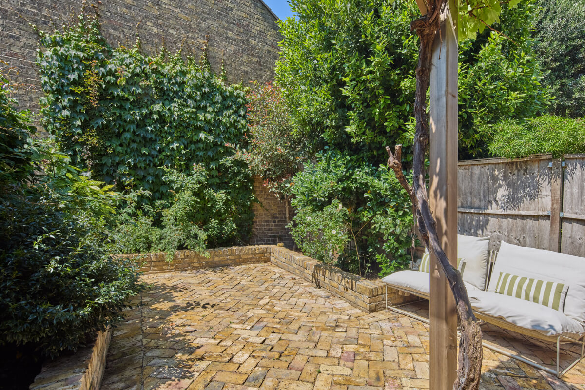A 19th Century London Cottage with a Stunning Kitchen Extension 26 garden