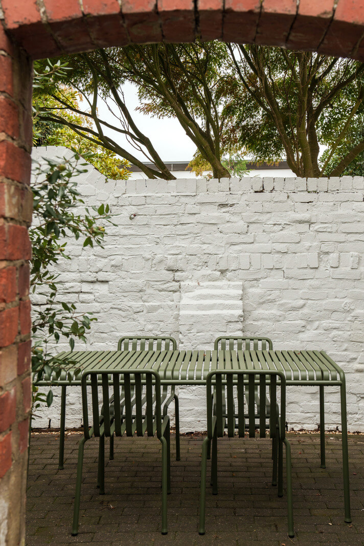 garden dining table brick wall