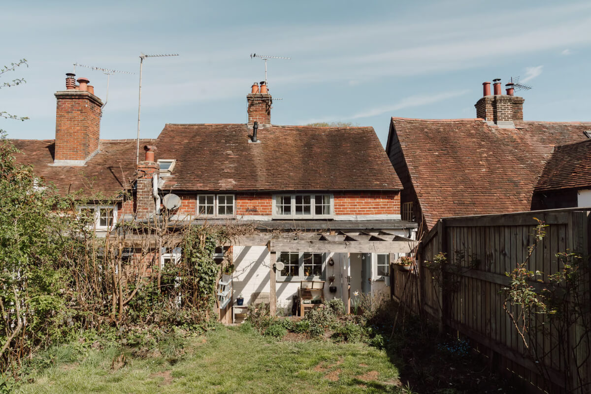 A Historic English Cottage Decorated in Pink & Blue Tones 12 garden historic english cottage