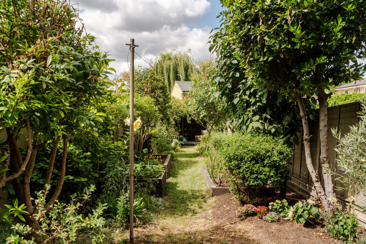 A Victorian Home with a Rich Color Palette and a Beautiful Garden 24 garden london home