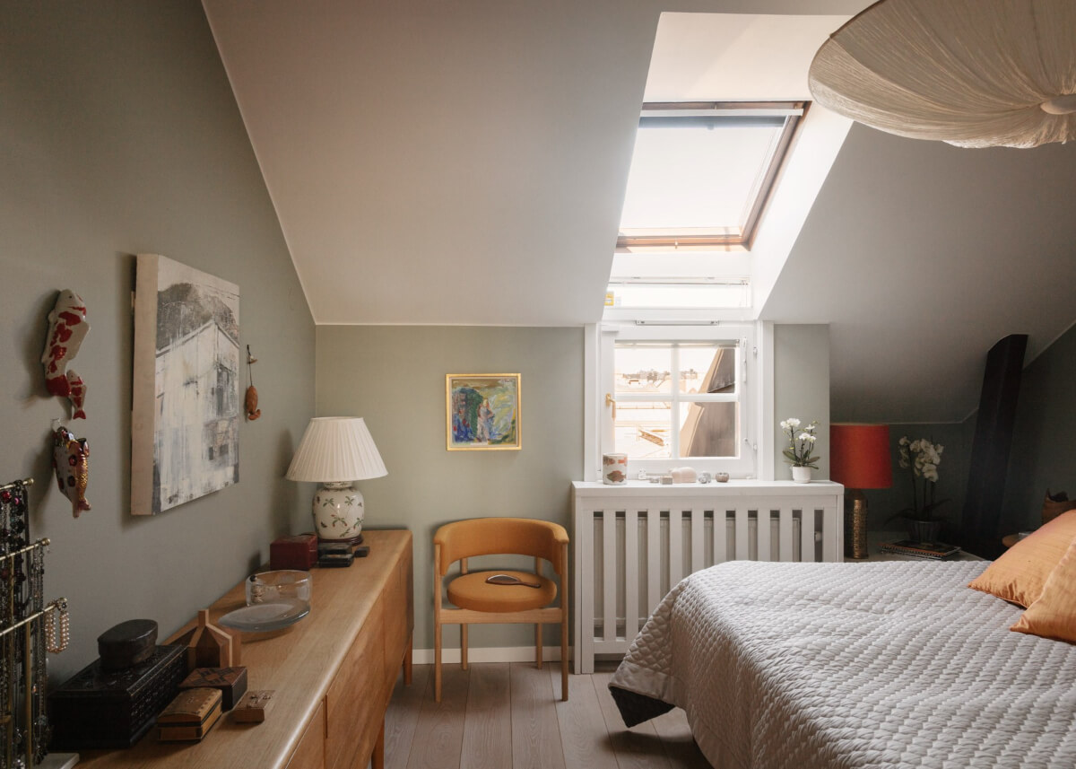Revisiting a Spectacular Stockholm Penthouse with Exposed Beams 15 gray bedroom skylight