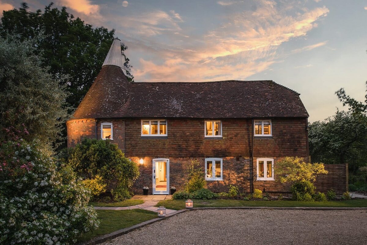 GREAT BUDDS OAST at night