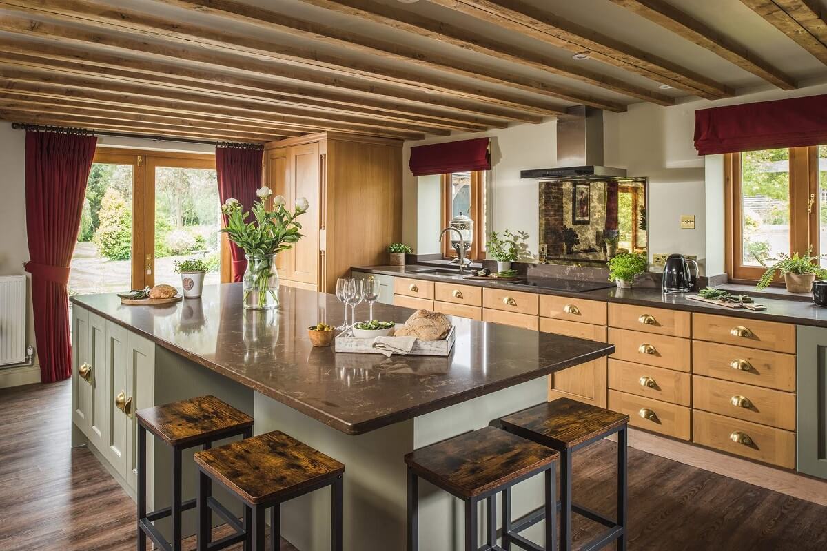 GREAT BUDDS OAST kitchen with breakfast bar