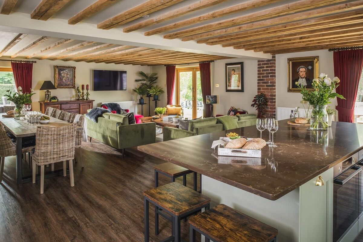 GREAT BUDDS OAST open plan living room kitchen