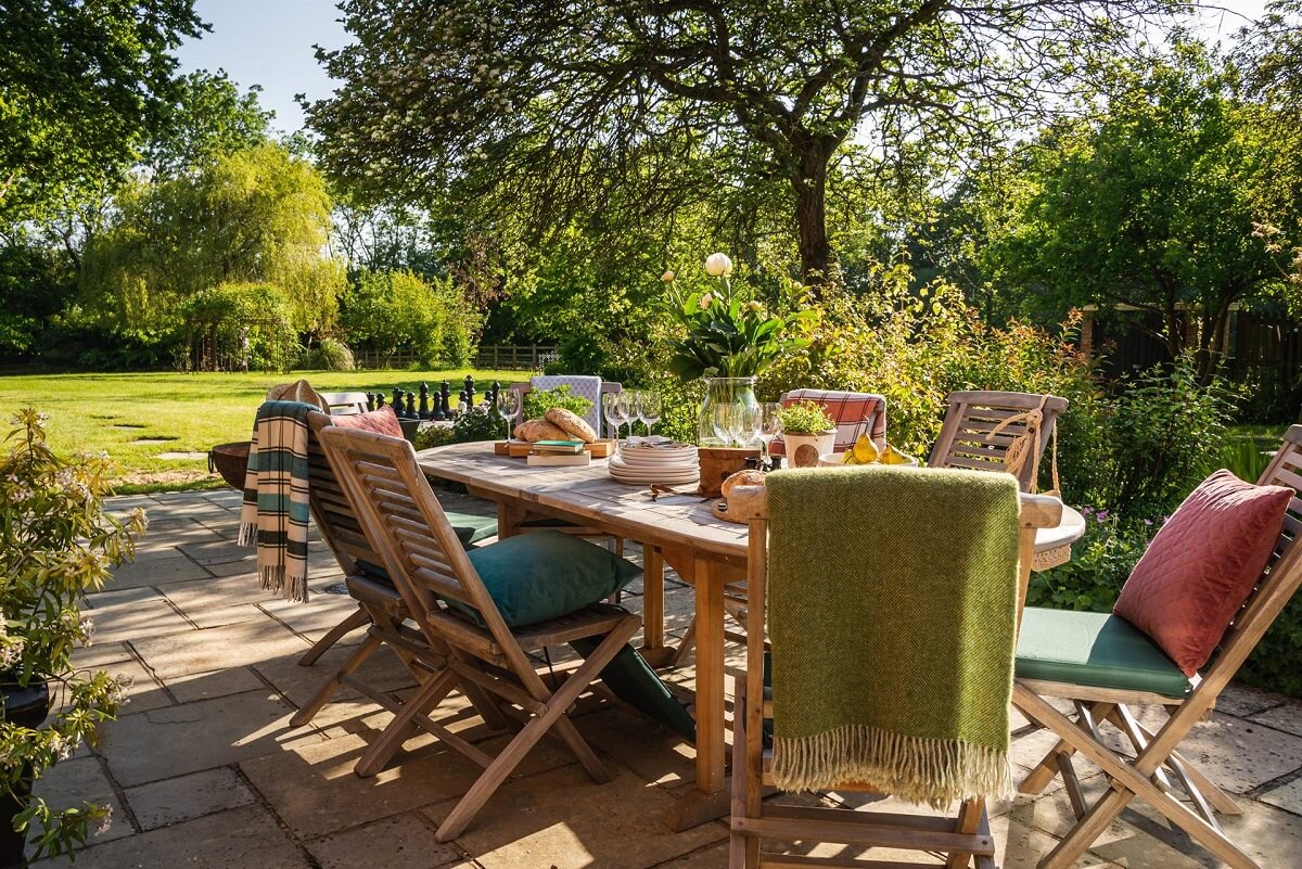 GREAT BUDDS OAST outdoor dining space